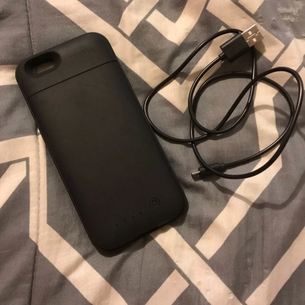 Charging iPhone 6 case